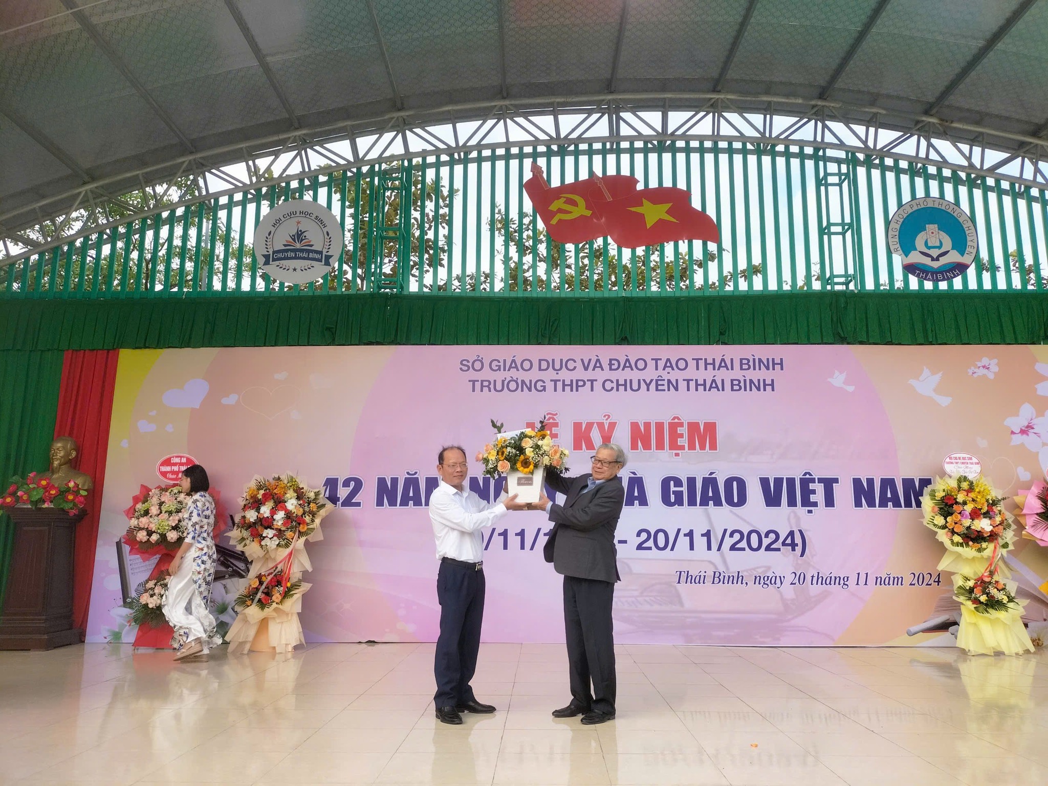 KỶ NIỆM 42 NĂM NGÀY NHÀ GIÁO VIỆT NAM