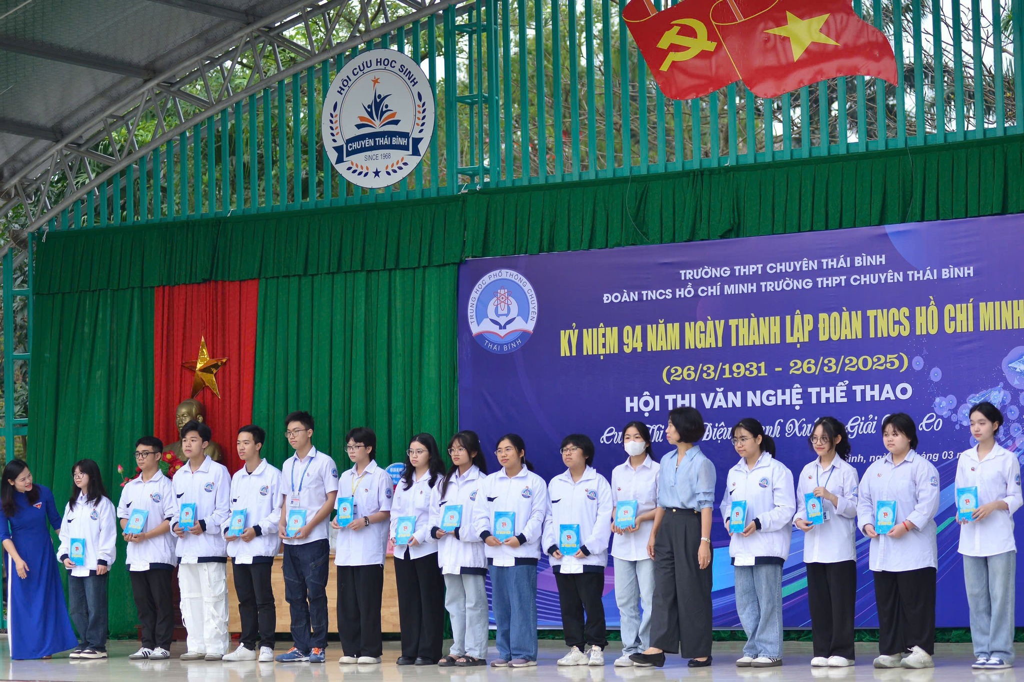 ĐOÀN TRƯỜNG THPT CHUYÊN THÁI BÌNH MÍT TINH KỶ NIỆM NGÀY THÀNH LẬP ĐOÀN TNCS HỒ CHÍ MINH